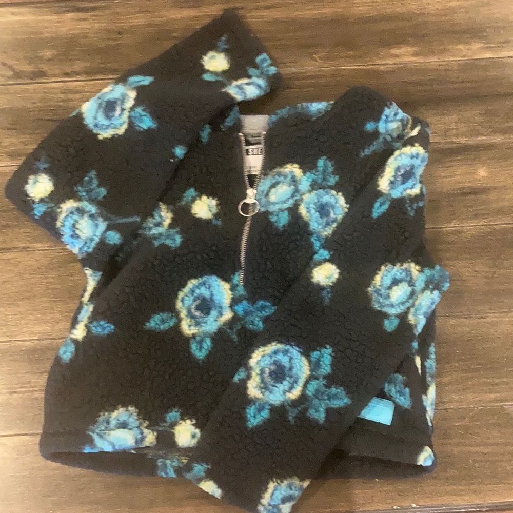 Cute hoodie that’s super cozy and soft